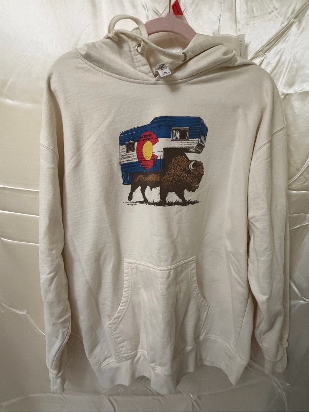 Independent Trading Co Colorado Bison Camper Graphic Hoodie XL Cream Pullover